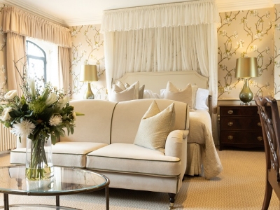 ENTER OUR LUXURY CHELTENHAM GIVEAWAY